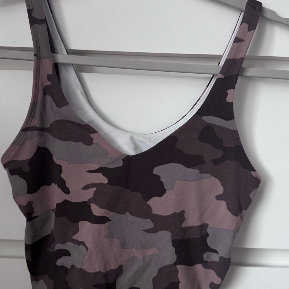 Camo Lululemon size 2 Scoop Neck Tank Top — Mauve & Charcoal